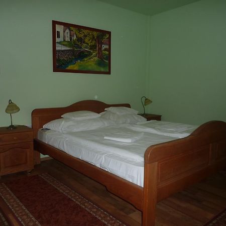Naspolya Panzio Es Etterem Bed & Breakfast Bataapati Exterior photo